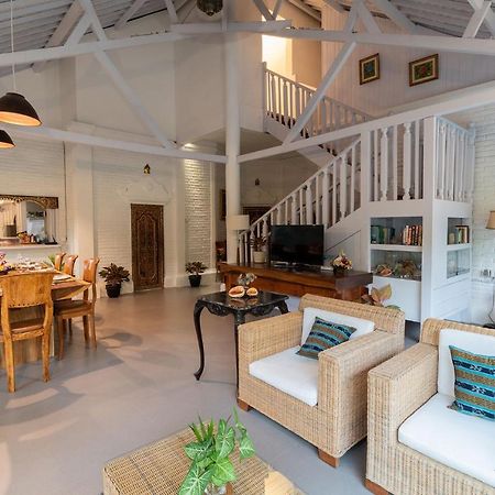Villa Miracle Denpasar  Exterior photo