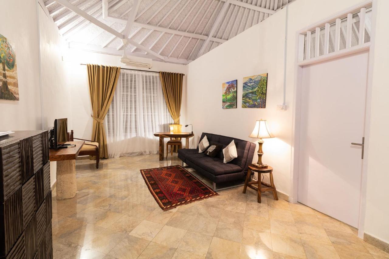 Villa Miracle Denpasar  Exterior photo